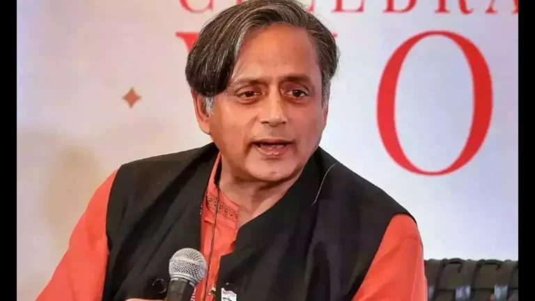കമ്യൂണിസ്റ്റുകാർ ഇരുപത്തിയൊന്നാം നൂറ്റാണ്ടിലേക്ക് പ്രവേശിക്കും; സംഭവിക്കുക  ഇരുപത്തിരണ്ടാം നൂറ്റാണ്ടിലായിരിക്കുമെന്ന് തരൂര്‍
